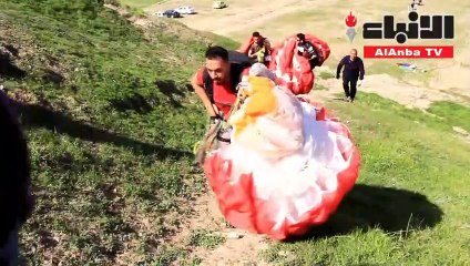 هواة الطيران الشراعي يحلقون في سماء نينوى