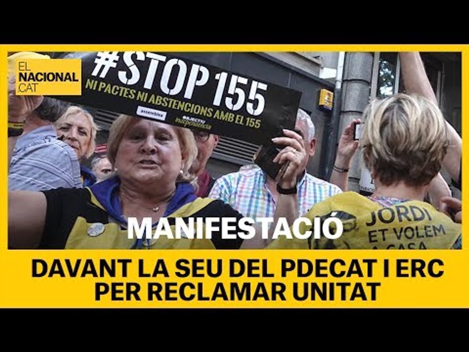 Així ha estat la manifestació davant la seu del PDeCAT i ERC