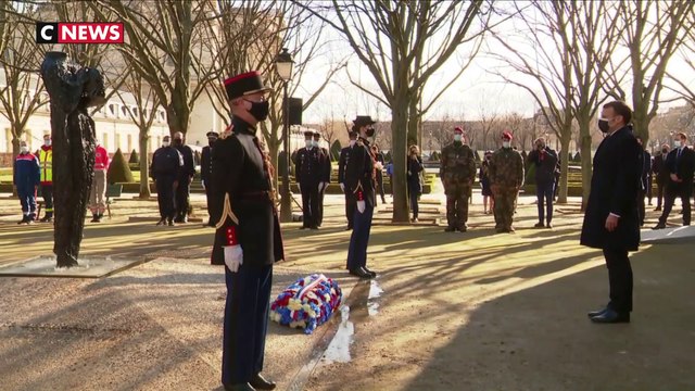 Invalides : Emmanuel Macron rend hommage aux victimes du terrorisme