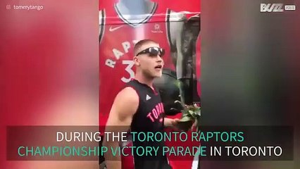 'Plant Guy' gives special gift to Drake and Kawhi Leonard during NBA parade