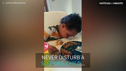 Eating is an impossible task for a sleeping child