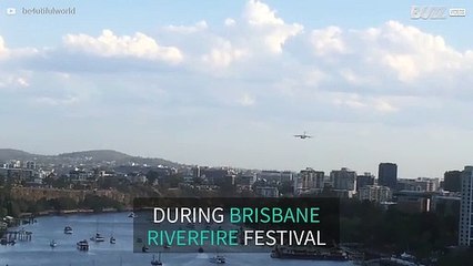 Spectacular low-altitude flying during Aussie festival