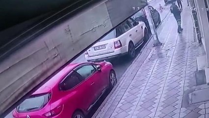 Eyüpsultan'da bir banka şubesinden soygun yapan şüpheli kaçtı