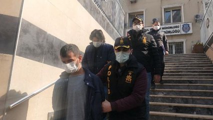 Son dakika haberleri | BANKADAN 1 MİLYON LİRASINI ÇEKTİRDİKLERİ YAŞLI KADINA EVİNİ DE SAT DEYİNCE SUÇÜSTÜ YAKALANDILAR
