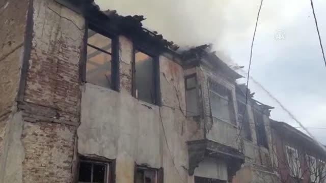 Son dakika haberi... BALIKESİR - Edremit'te metruk bir evde çıkan yangın söndürüldü