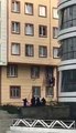 سوريون ينقذون طفلا تركيا سقط من الطابق الثالث
