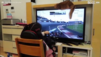 Tämä 5-vuotias tyttö on parempi pelaamaan Gran Turismo 5:sta kuin sinä!