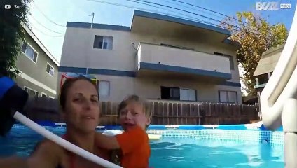 Un chien aide un petit garçon atteint d'autisme à dépasser sa peur de l'eau