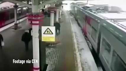 بالفيديو لحظة انهيار ثلجي فوق قطار في موسكو