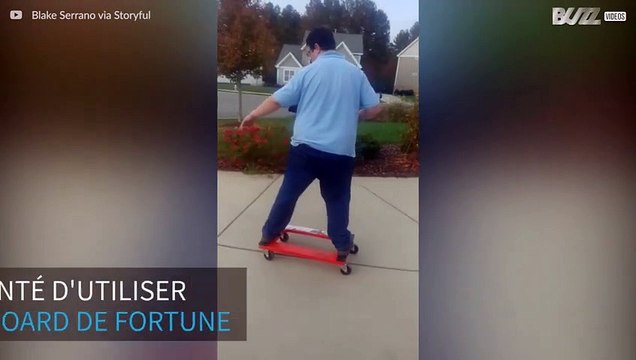 Impressionnante chute à bord d'un skateboard improvisé!
