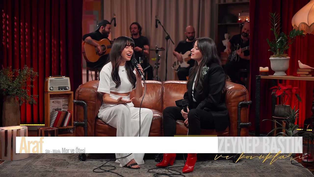 Zeynep Bastık ve Hazal Kaya ARAF