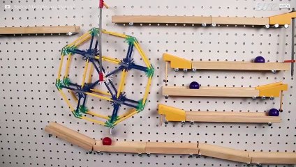 Un youtubeur crée un incroyable engin à billes