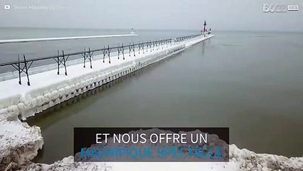 Le phare St Joseph, pris par le gel aux États-Unis