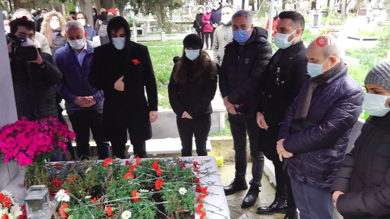 Türk halk müziği sanatçısı Emre Saltık vefatının 4’üncü yılında kabri başında anıldı