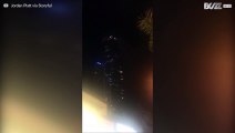 Un gratte-ciel australien est frappé par un immense éclair