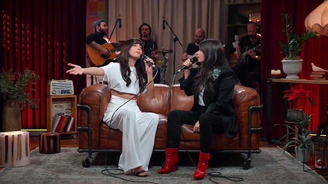 Hazal Kaya & Zeynep Bastık - Çalkala