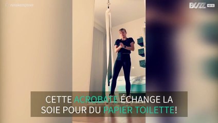 Une acrobate se sert de papier toilette pour son numéro