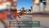 À 7 ans, c'est un adorable prodige du foot