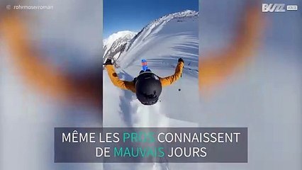 Roman Rohrmoser rate un saut en ski freestyle