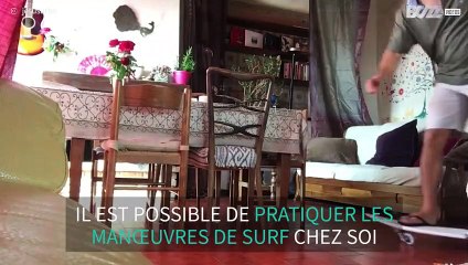 Cet homme nous montre comment surfer dans son salon