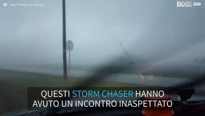 Storm chaser si imbattono in inaspettato tornado