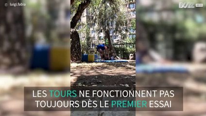 Cet acrobate rate son mouvement et tombe douloureusement au sol