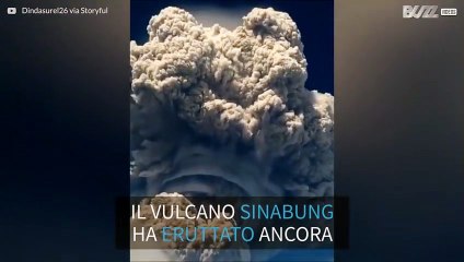 Indonesia: una nuvola di cenere enorme dopo l'eruzione
