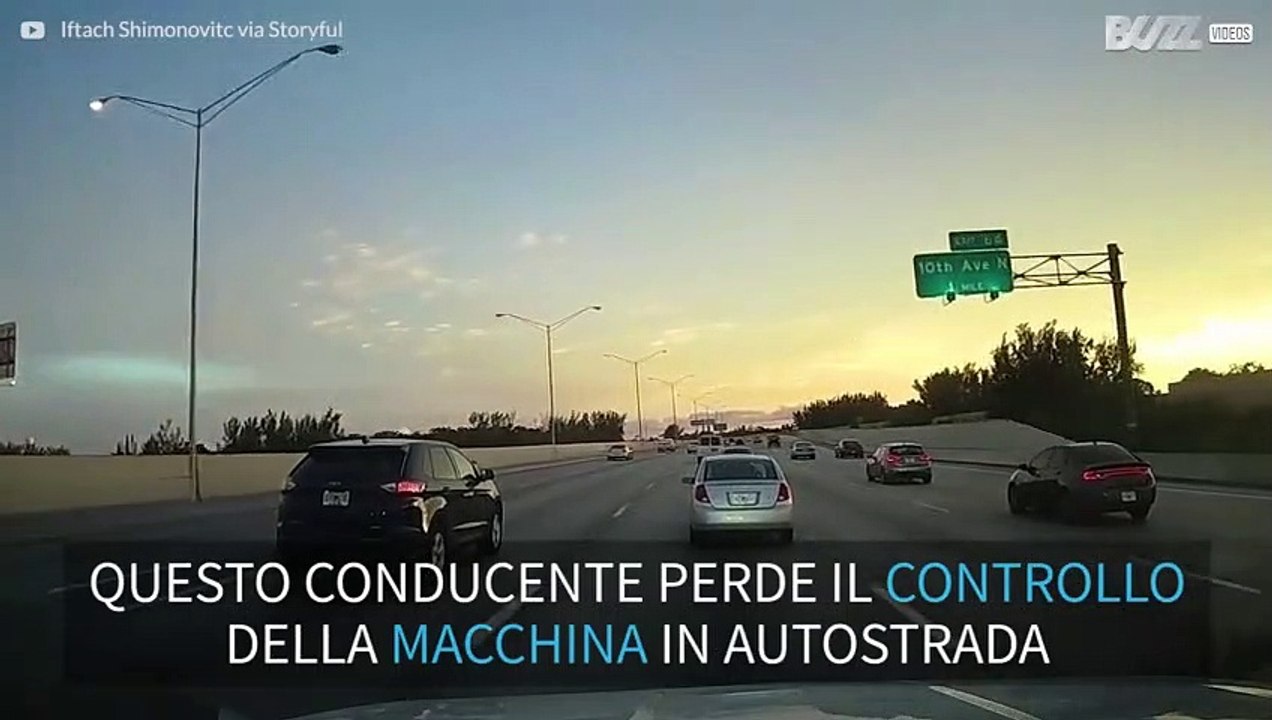 Impressionante recupero della macchina dopo sbandata in strada