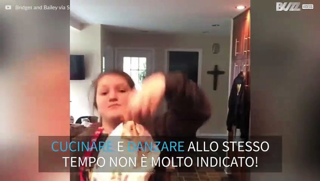 Quasi incendia la cucina per cucinare due patate!
