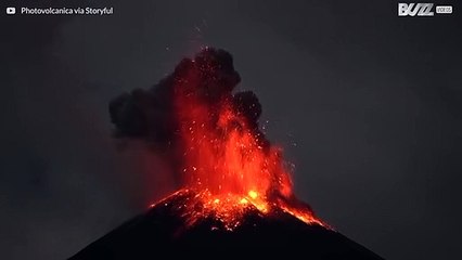 Eruzione spettacolare del vulcano Reventador