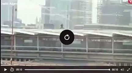 ستوديو_ توم كروز يتسبب في توقف حركة المرور بلندن