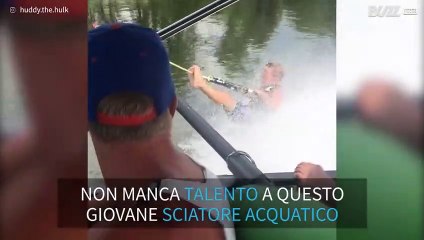 Brutta caduta per il giovane sciatore d'acqua