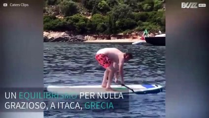 Ecco come non andare su uno stand up paddle