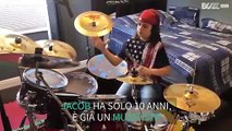 Bimbo di 10 anni suona la batteria come un vero musicista!