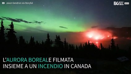L'incontro tra un'aurora boreale e un incendio in time-lapse