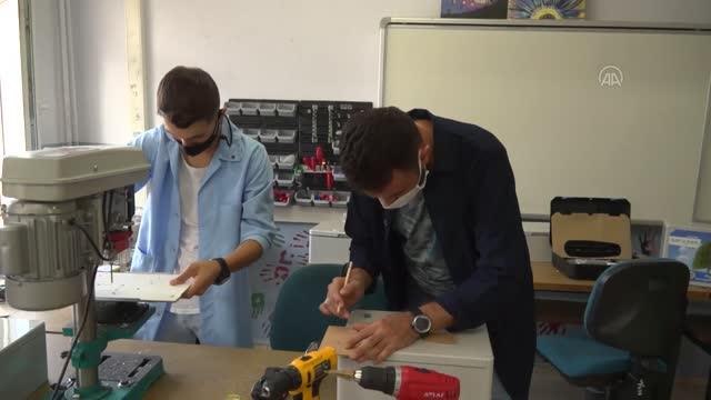 Meslek lisesi öğretmen ve öğrencileri hava dezenfeksiyon cihazı üretti