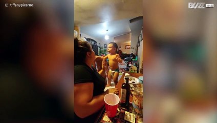 Bimbo discute con la mamma senza saper parlare