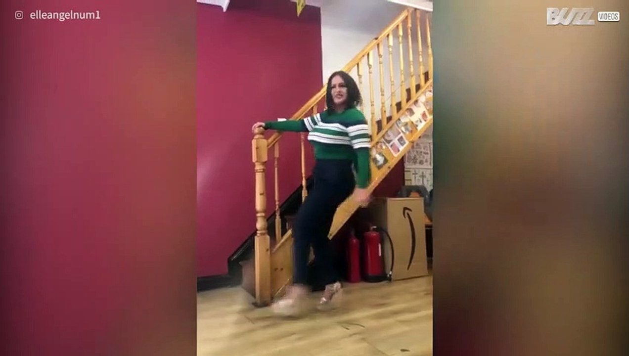Balla in modo sfrenato, e i suoi pantaloni non resistono!