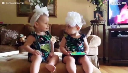 Gemelle che reagiscono in maniera opposta