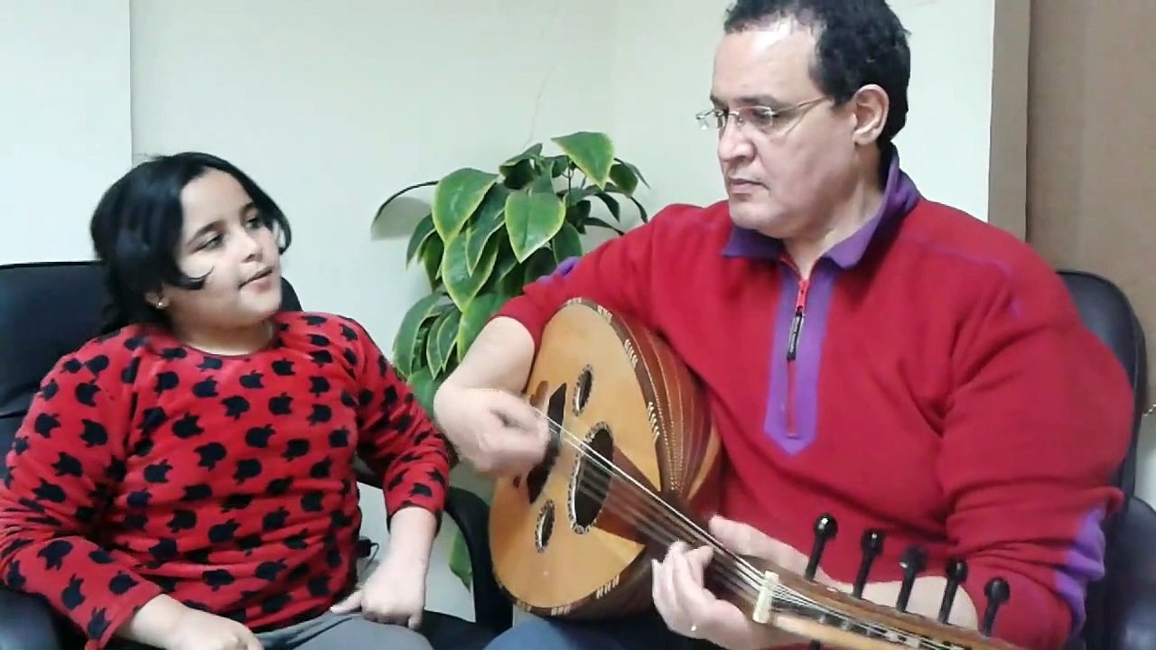 اشرقت احمد لاول مره هي ووالدها في المنزل مع اغنيه (ست الحبايب) وكالعاده تبدع