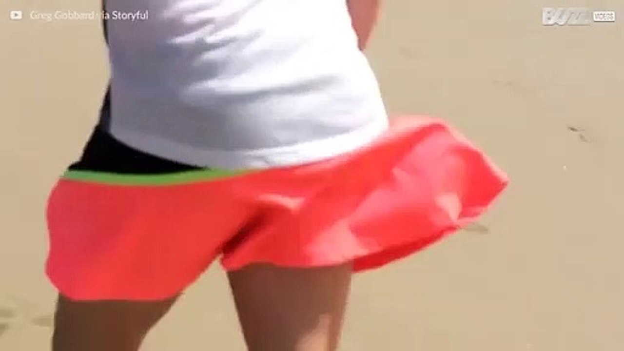 フリスビーがまるで生きてるように