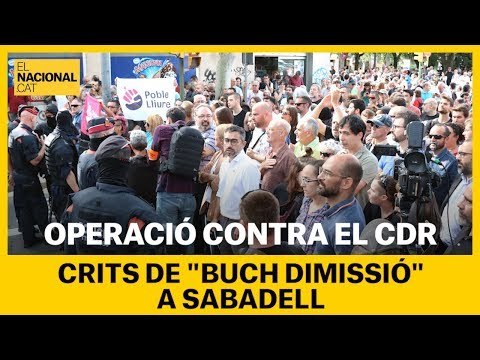 Crits de Buch, dimissio! als mossos en Sabadell
