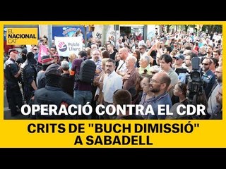 Crits de "Buch, dimissio!" als mossos en Sabadell