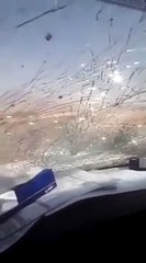 شاهدمعلم يوثق تحطم زجاج سيارته معلقا على المشهدهذه فائدة التدريس