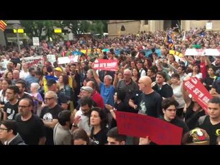 La plaça Dr. Robert de Sabadell, plena per exigir la llibertat dels CDR detinguts