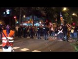 Els CDR llencen pintura dins del perímetre policial a Barcelona