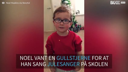 Noel Hopkins synger julesanger og får en gullstjerne