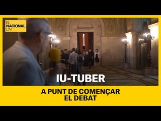L’iu-tuber, als passadissos del Parlament quan és a punt de començar el Debat de política general