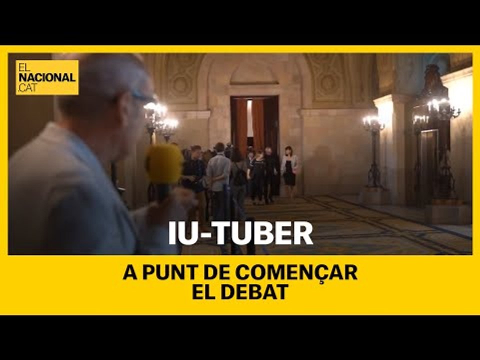 L’iu-tuber, als passadissos del Parlament quan és a punt de començar el Debat de política general
