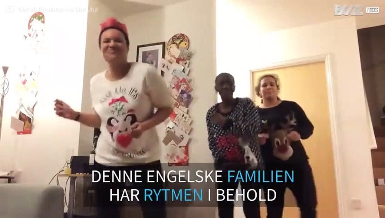 Familien underholder Internett med funky juledans